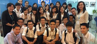 AIG Việt Nam tổ chức buổi tham quan thực tế cho giáo viên và sinh viên